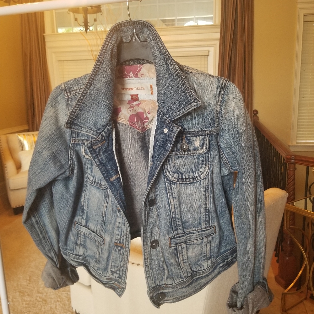 🎀 Short distressed denim jacket